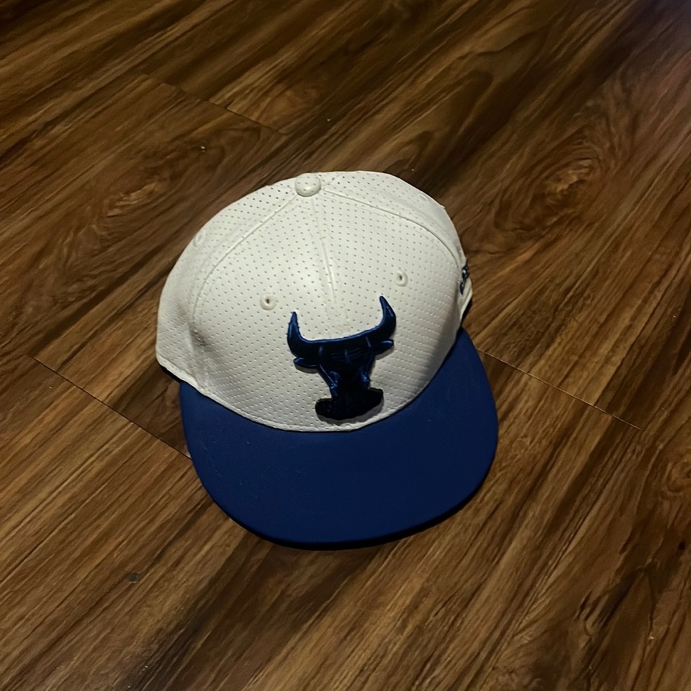 7 1/4 fitted Chicago Bulls Leather.